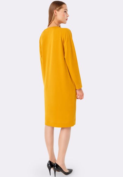 Платье из трикотажа Дайвинг свободного кроя цвета пряной горчицы 5501