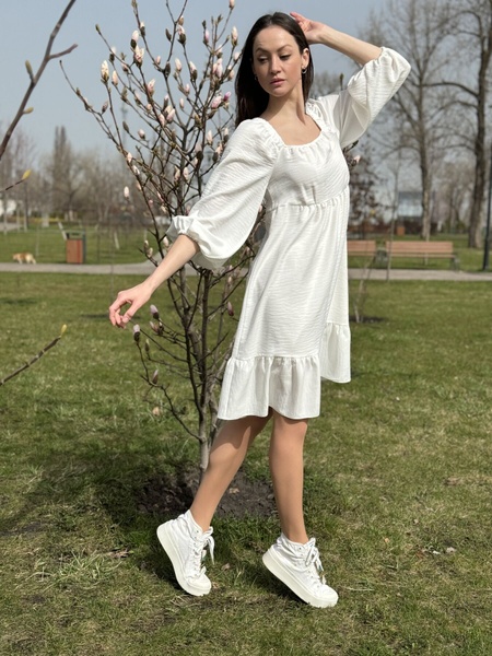 Біла сукня вільного крою з широким воланом 5768 (42) 2800000076726 фото