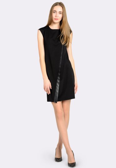 Платье черное с декоративной планкой из экокожи 5561