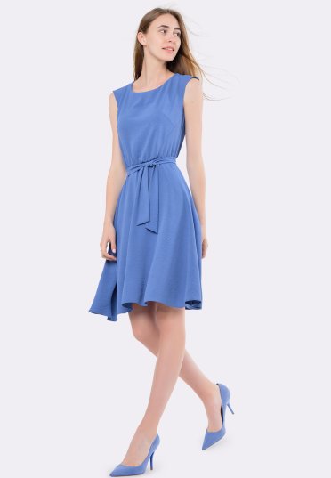 Синее платье из лёгкой ткани жатка с декором по спинке 5605