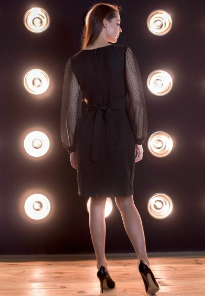 Черное платье с прозрачными рукавами и декоративным поясом 5629