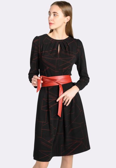 Платье из фактурного трикотажа черного цвета с геометрическим принтом 5565
