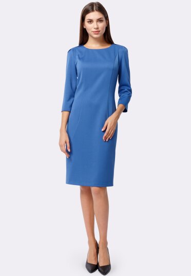Сукня футляр відтінку блакитної димки з суцільнокроєним погоном 5545