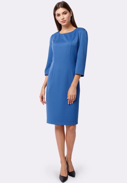 Сукня футляр відтінку блакитної димки з суцільнокроєним погоном 5545