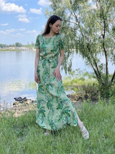 Оливково-зеленое платье макси с разрезами в боковых швах 5741
