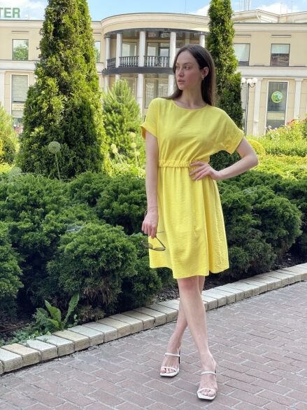 Літня жовта сукня з бавовняної тканини 5731