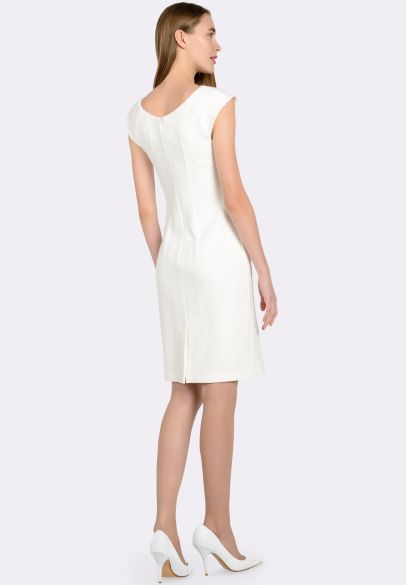 Сукня футляр з жакардової тканини білого кольору 5562