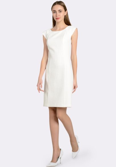 Платье футляр из жаккардовой ткани белого цвета 5562
