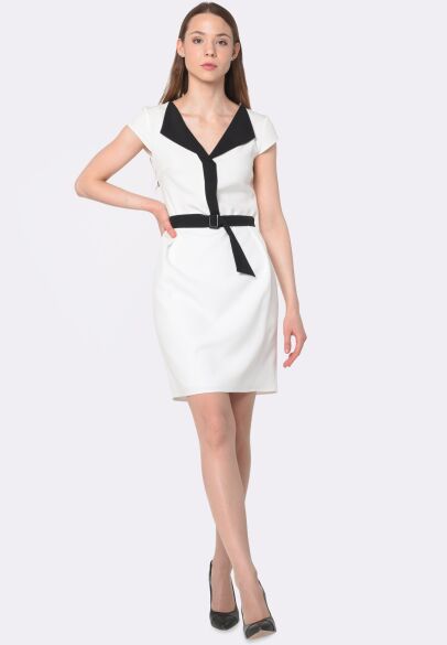Біла сукня з контрастним коміром та поясом 5639