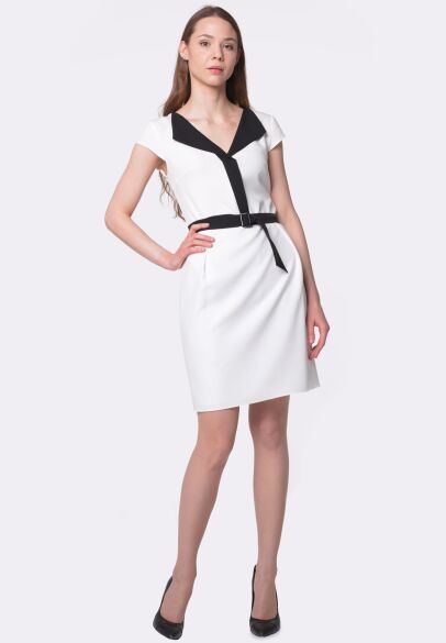 Біла сукня з контрастним коміром та поясом 5639