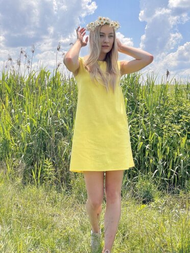 Яскраво-жовта сукня з льону вільного крою 5653