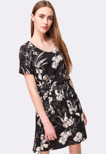 Сукня чорна з контрастним рослинним принтом 5523